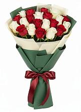 Букет Микс из красных и белых роз в Верхнем Турове