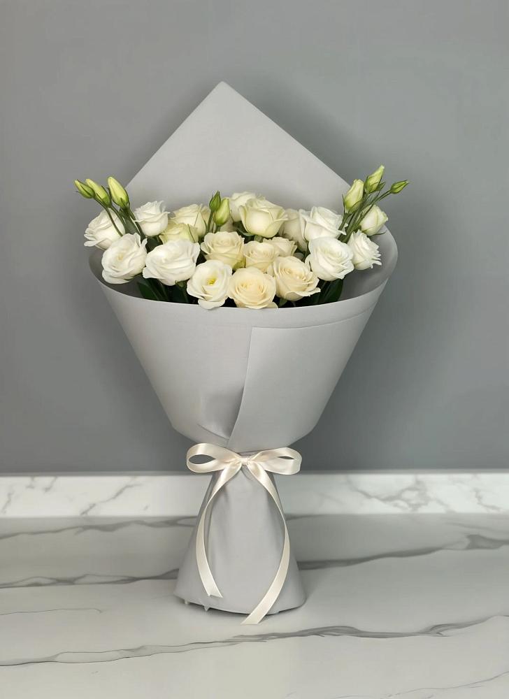 Букет цветов из: Розы и Лизиантусы в Верхнем Турове