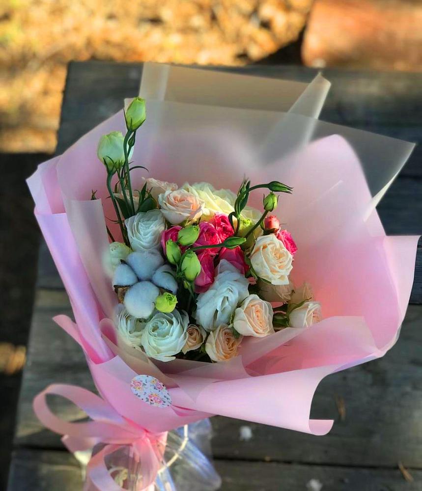 Букет цветов из: Розы и Лизиантусы в Верхнем Турове