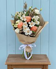 Букет цветов из:  Альстромерии, Лизиантусы, Розы и Хризантемы в Верхнем Турове