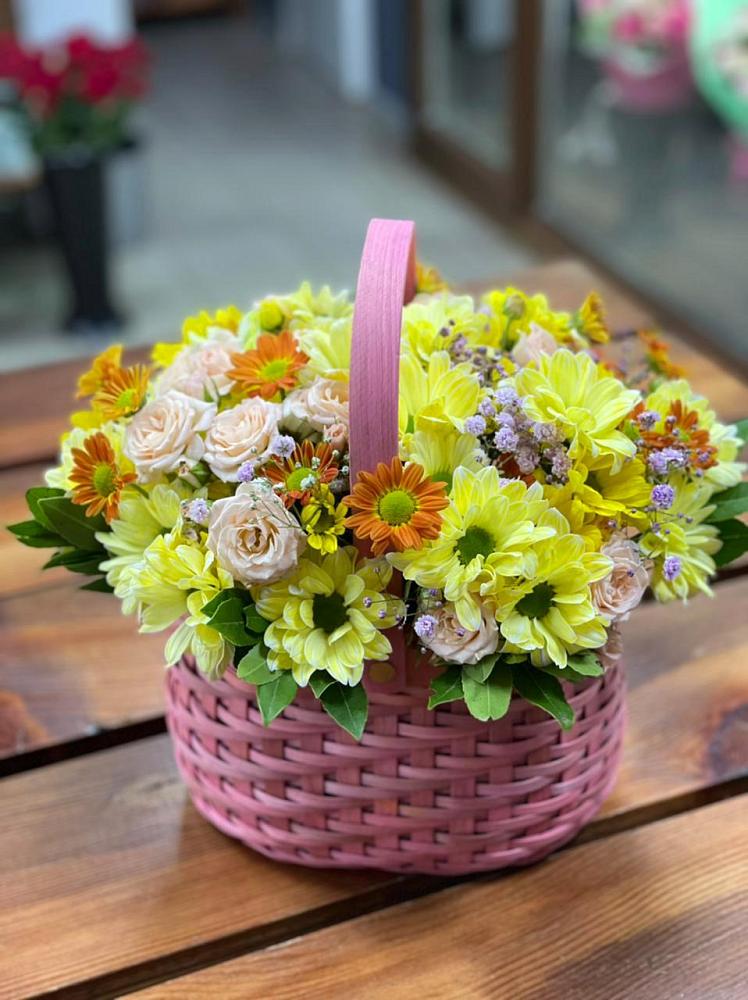 Цветочная композиция из Хризантемы и Розы в корзине в Верхнем Турове