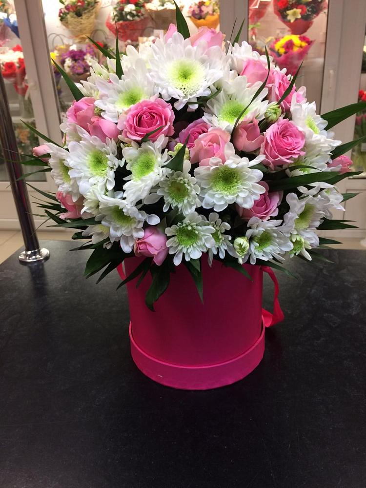 Цветочная композиция из Розы и Хризантемы в шляпной коробке в Верхнем Турове