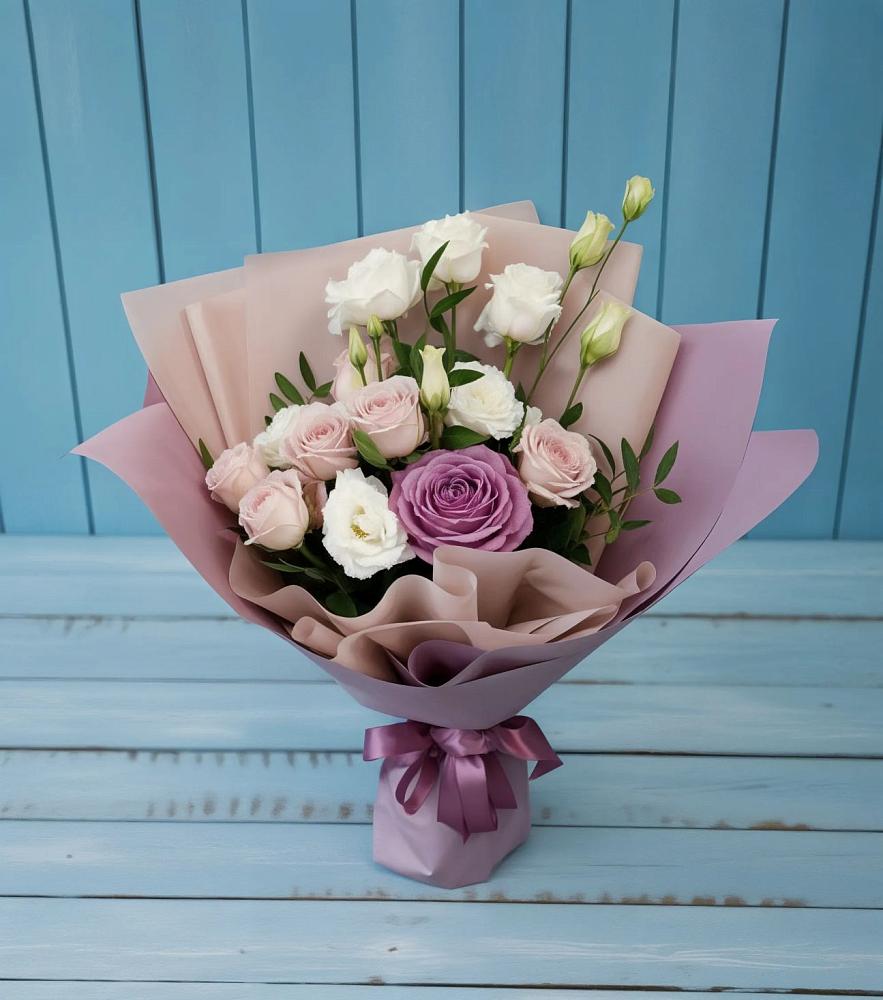 Букет цветов из: Розы и Лизиантусы в Верхнем Турове